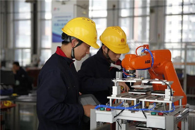 安丘職業(yè)中專在全省技能大賽中勇奪第一名 技術(shù)服務領域的卓越成就